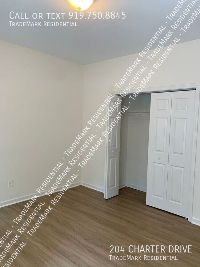 Building Photo - 204 Charter Dr