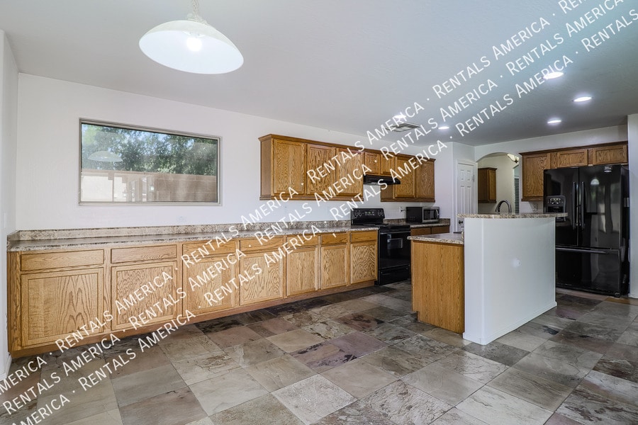 Building Photo - 10606 W La Reata Ave