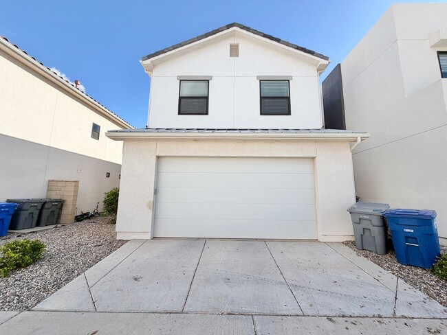 Building Photo - Beautiful 3 Bedroom Home In Desert Color!