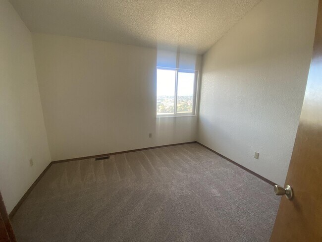 Building Photo - 4035 Scotch Pine Dr