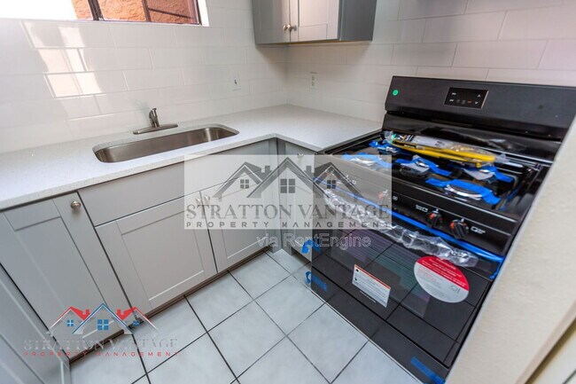 Building Photo - 2165 E University Dr