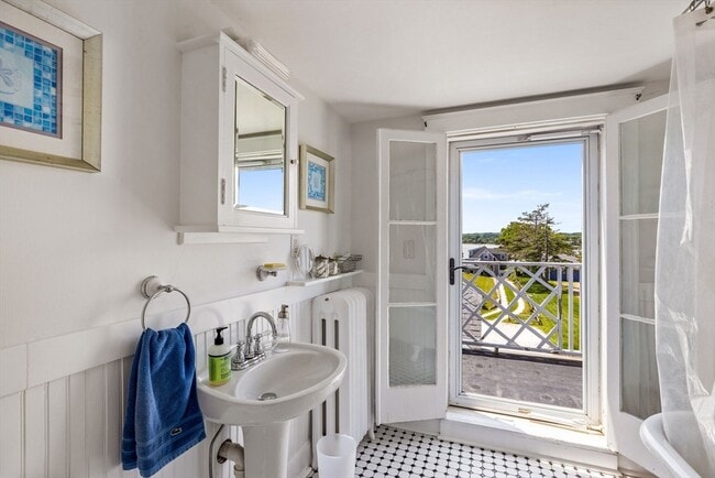 Building Photo - 15 Sheldon Rd