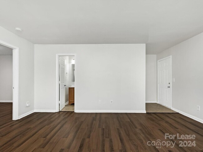 Building Photo - 2611 Holton Ave