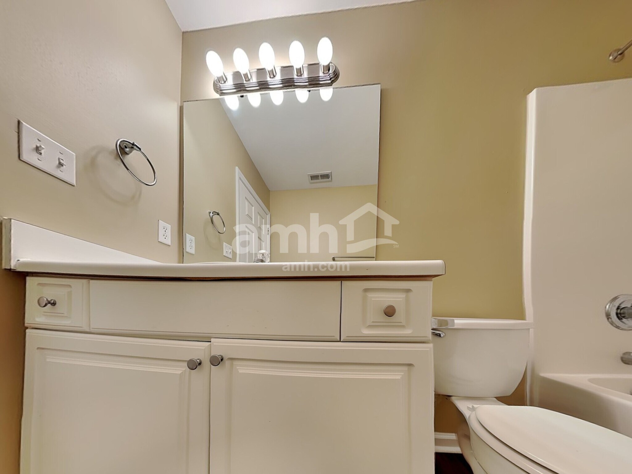 Building Photo - 204 Ber Creek Dr