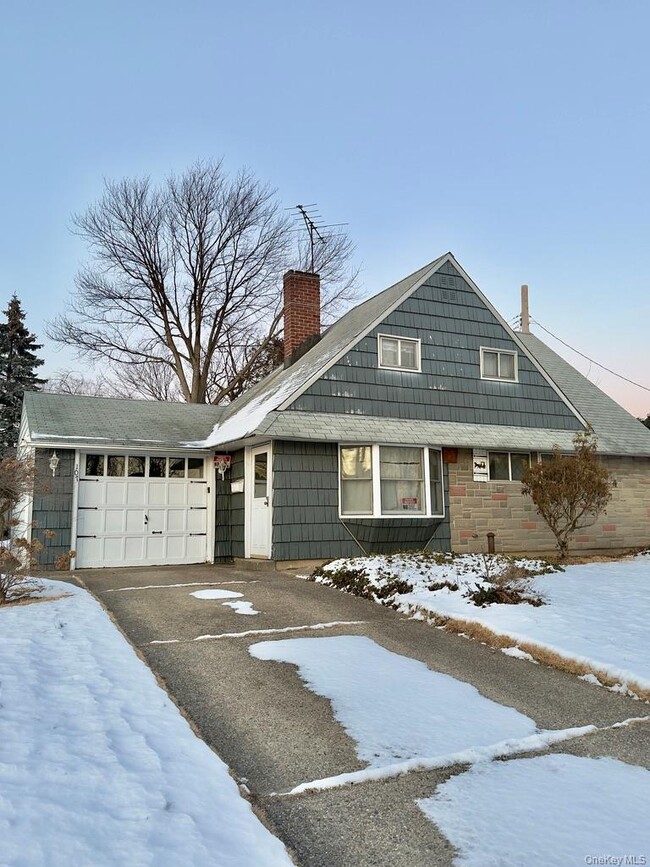 Building Photo - 107 Ball Park Ln