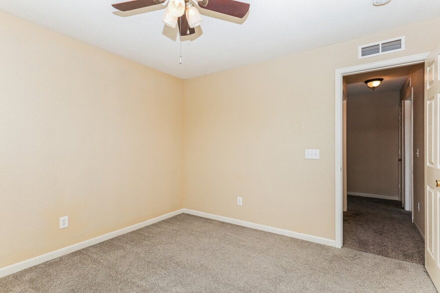 Building Photo - 720 Treyburn Lakes Way