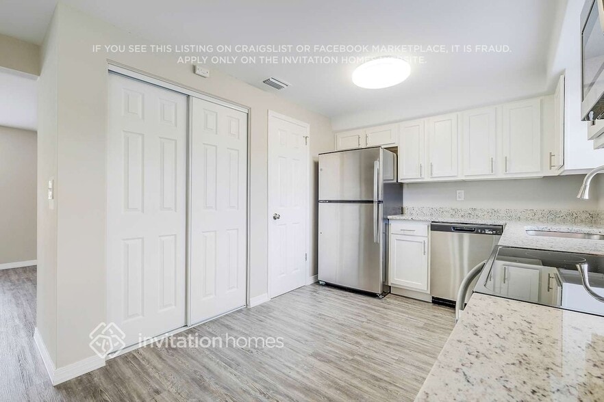 Building Photo - 8127 Kenwood Dr N
