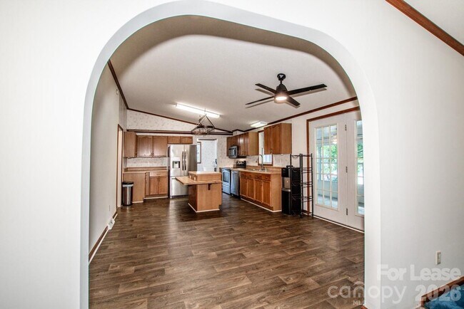Building Photo - 447 Kemp Rd