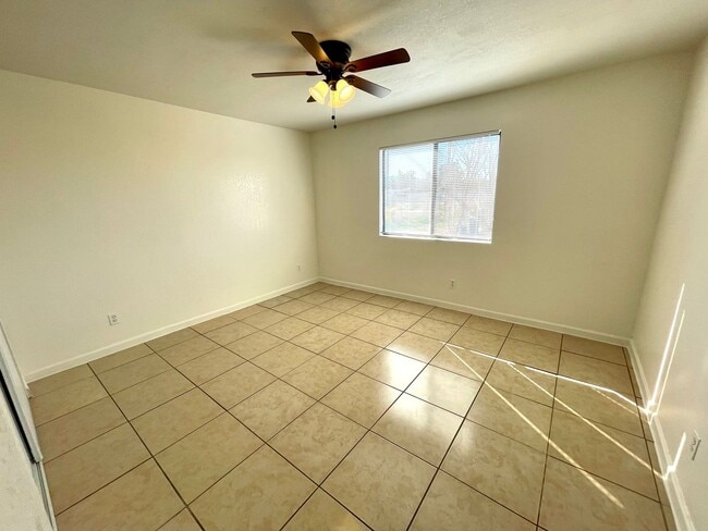 Building Photo - Nice 2 Bedroom Home with Large Yard and Ca...