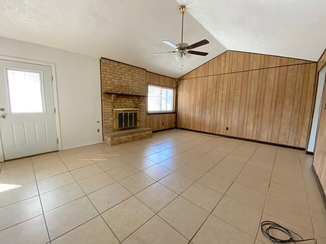 Building Photo - Northeast El Paso 3 Bed Refrig A/C