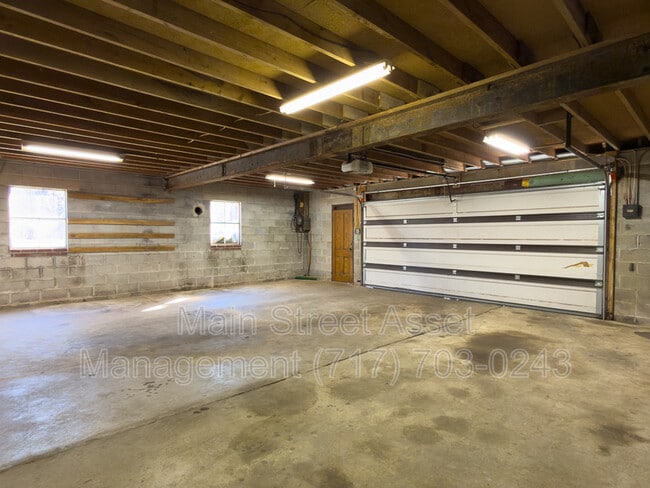 Building Photo - 735 Yellow Hill Rd