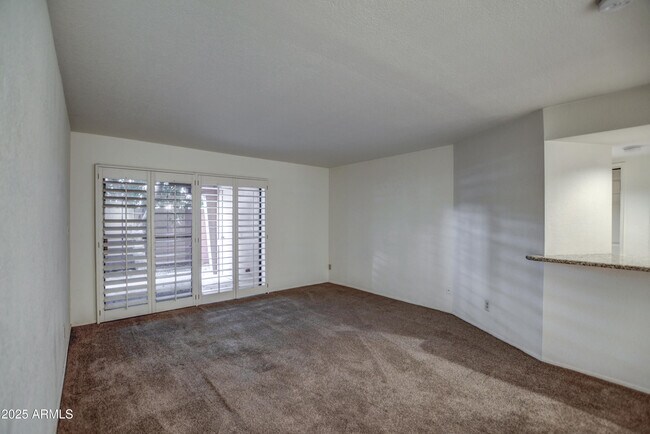 Building Photo - 4303 E Cactus Rd