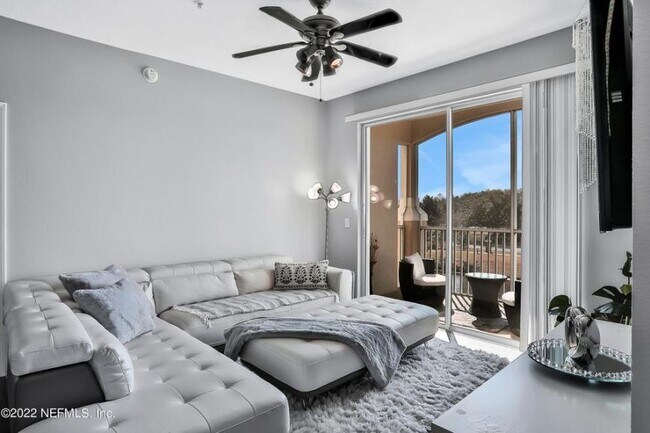Building Photo - 3 bedroom in Jacksonville FL 32256