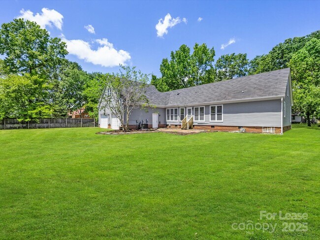 Building Photo - 114 Juanita Dr