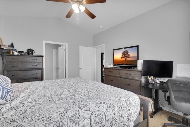 Building Photo - 402 Isabelle St