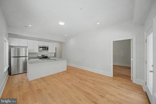 Building Photo - 10205 Sorrel Ave