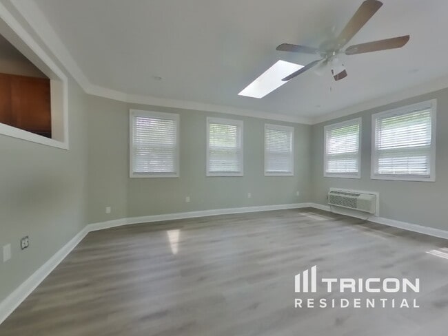 Building Photo - 12803 Dunkirk Dr