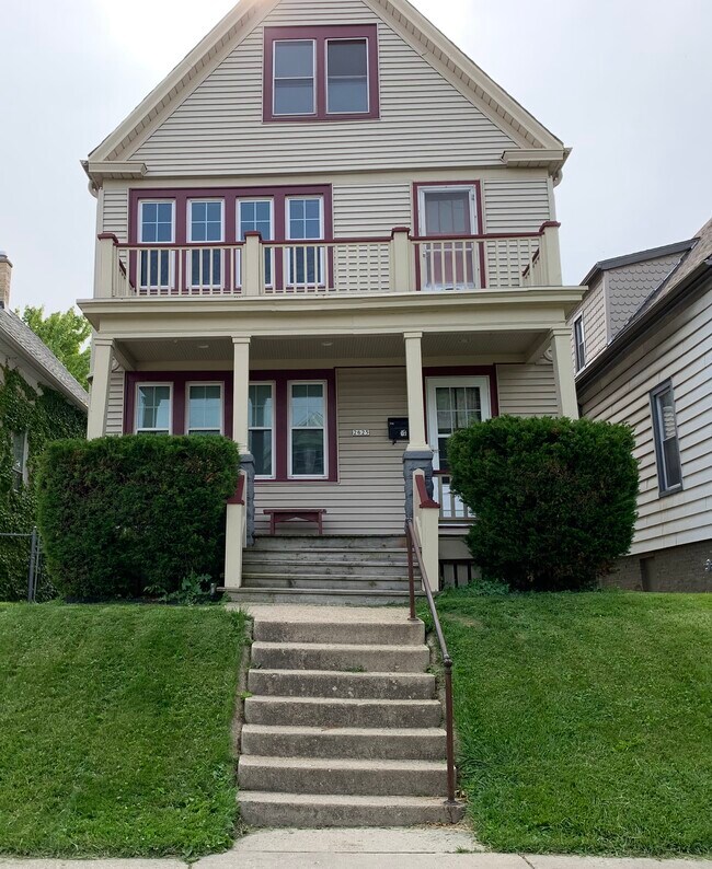 Primary Photo - 2625 N Fratney St