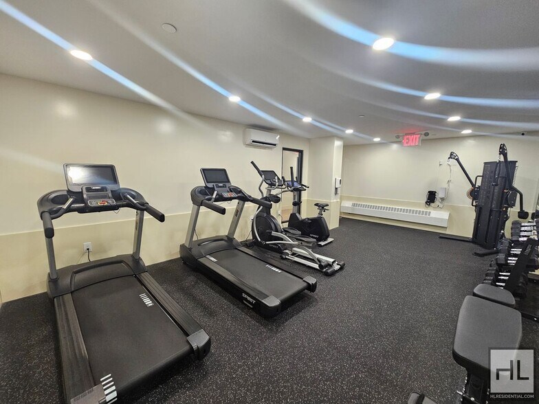 Building Photo - Modern 1-Bedroom with Balcony in Prime Nor...