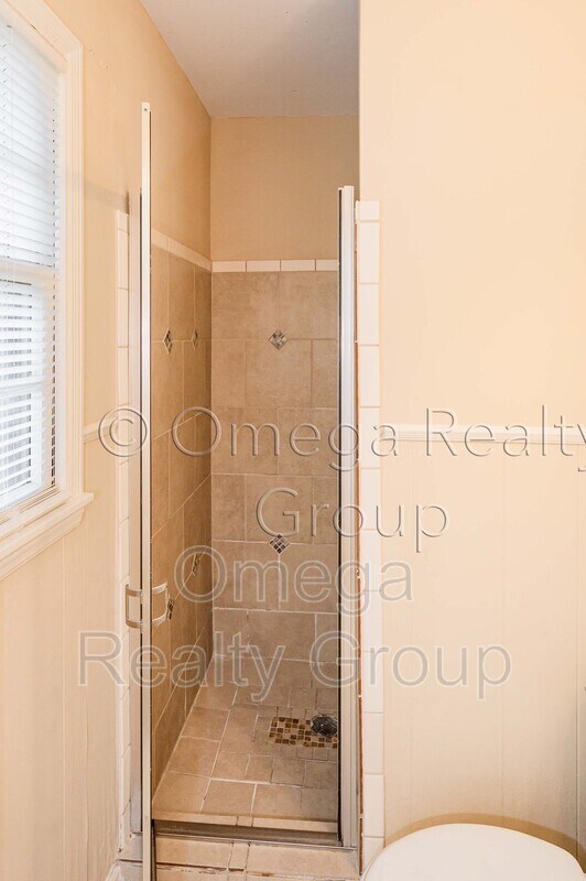 Building Photo - 1700 Serene Cir