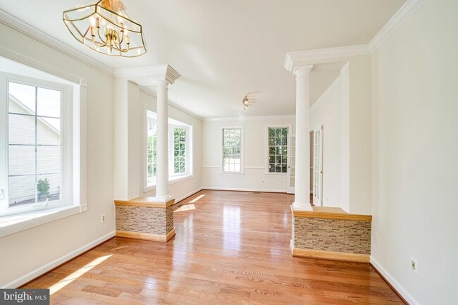 Building Photo - 6207 Woodland Lake Dr