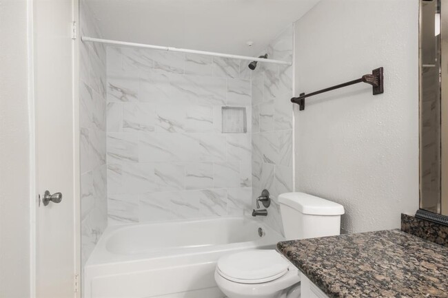 Building Photo - 10555 Turtlewood Ct