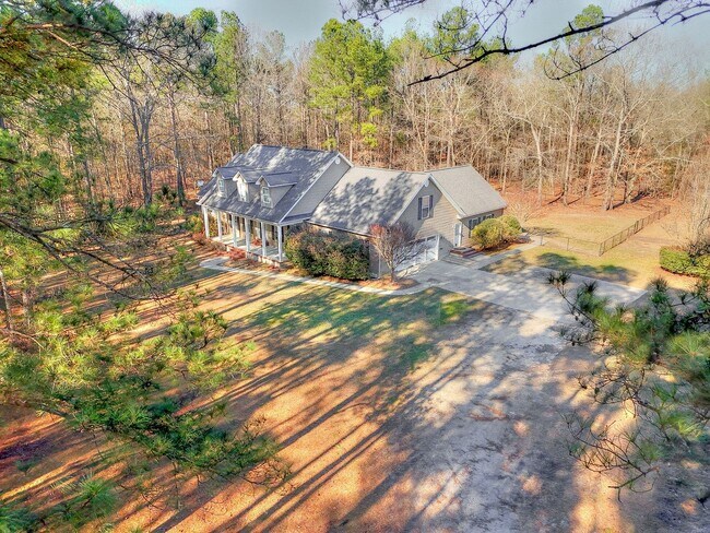 Building Photo - Large House on 3.5 Acres in Harlem