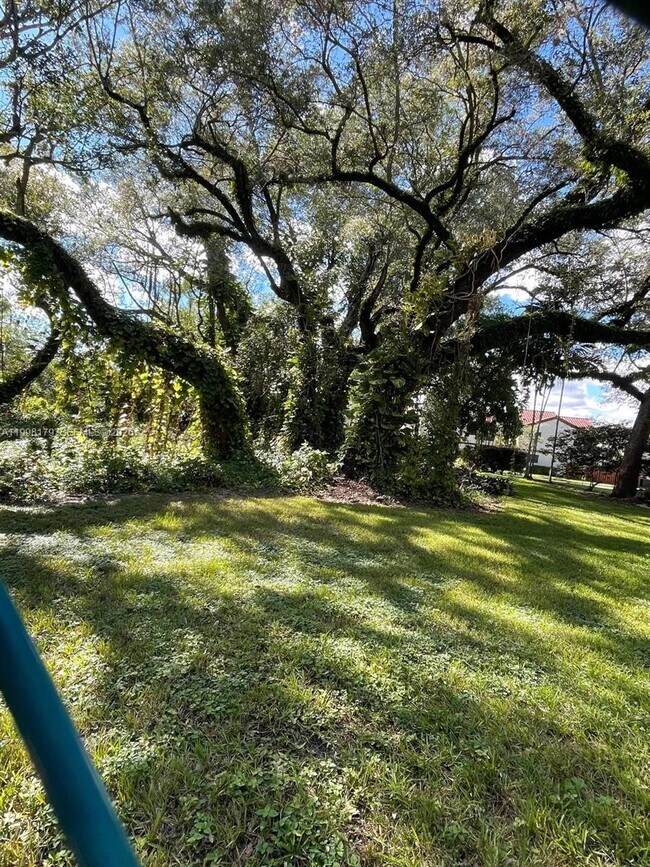 Building Photo - 605 Ives Dairy Rd