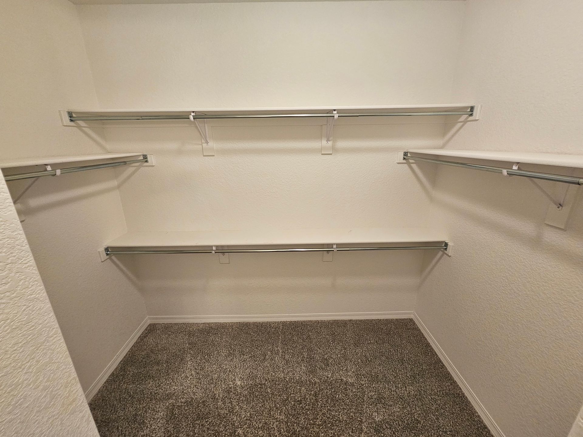Building Photo - 10450 Summer Ridge Dr