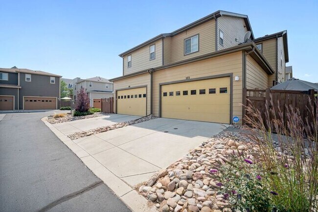 Building Photo - Modern 3BR Lakewood Townhome with 2-Car Garage
