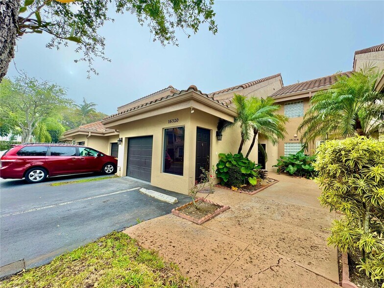 Building Photo - 16320 Malibu Dr
