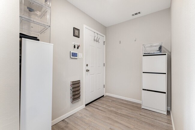 Building Photo - 1700 Delaford Cir