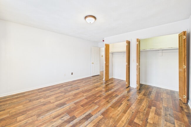 Building Photo - 20 Oak St