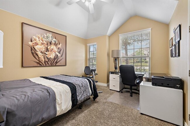 Building Photo - 163 Mount Ellen St