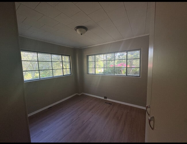 Building Photo - 704 Highland Ave