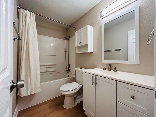 Building Photo - 2608 Cypress Ln
