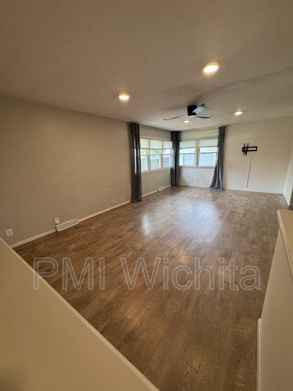 Building Photo - 840 N Waddington Ave