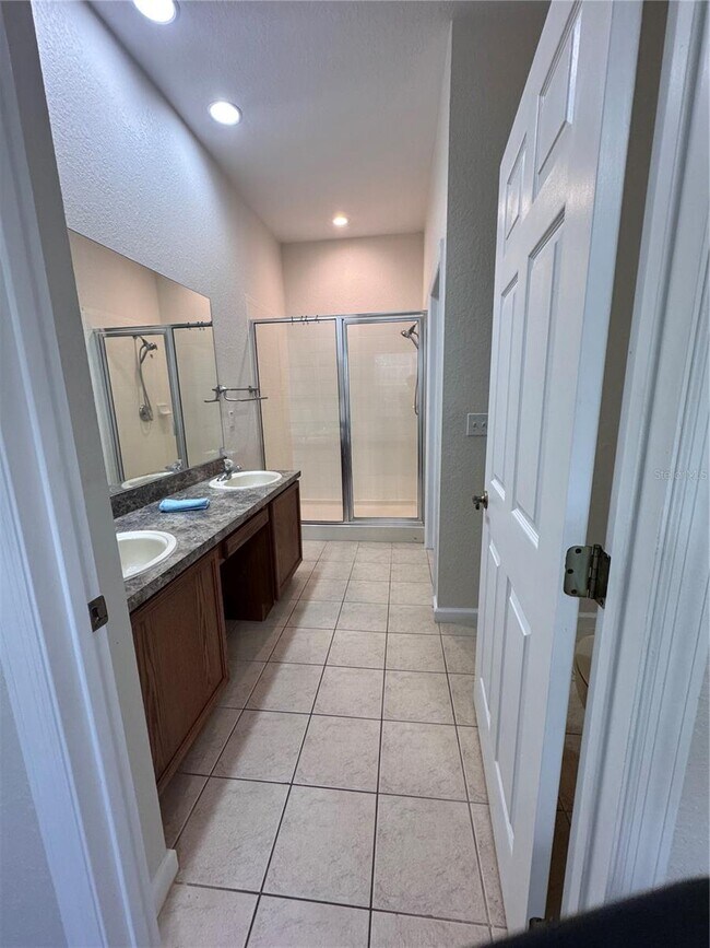 Building Photo - 3001 Greystone Loop