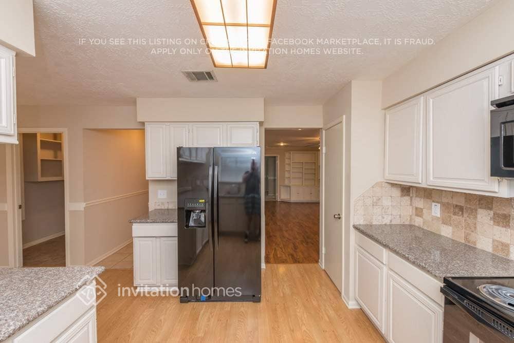 Building Photo - 15119 Manor Hill Dr