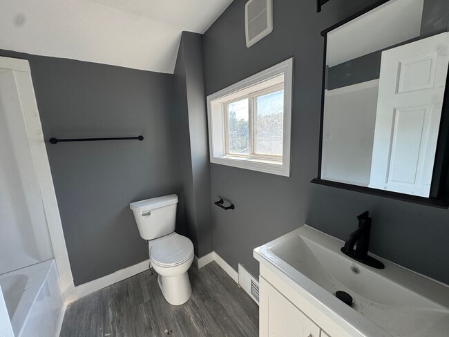 Building Photo - Affordable Spacious Home for your Family!