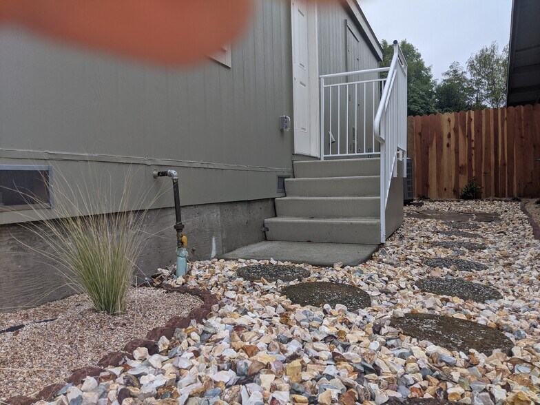 Building Photo - 408 Springvalley Dr