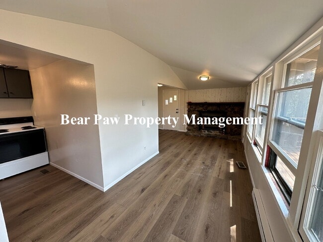 Building Photo - Cute little Home near Downtown Evergreen!!