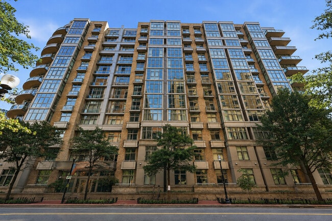Building Photo - 811 4th St NW