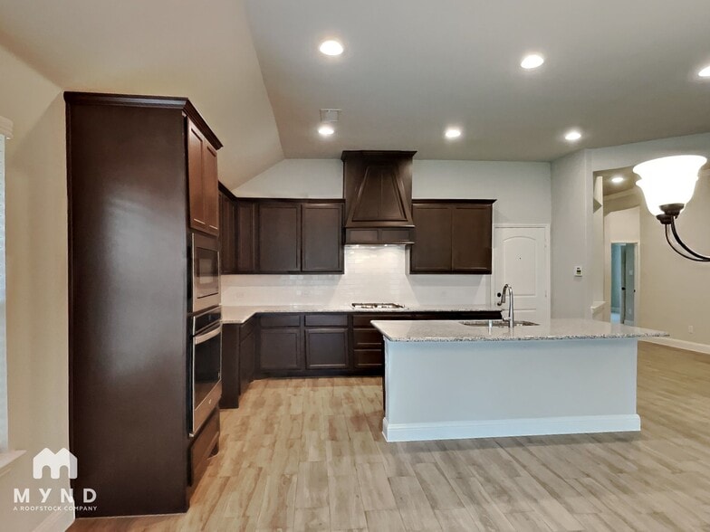 Building Photo - 544 Bradley Dr