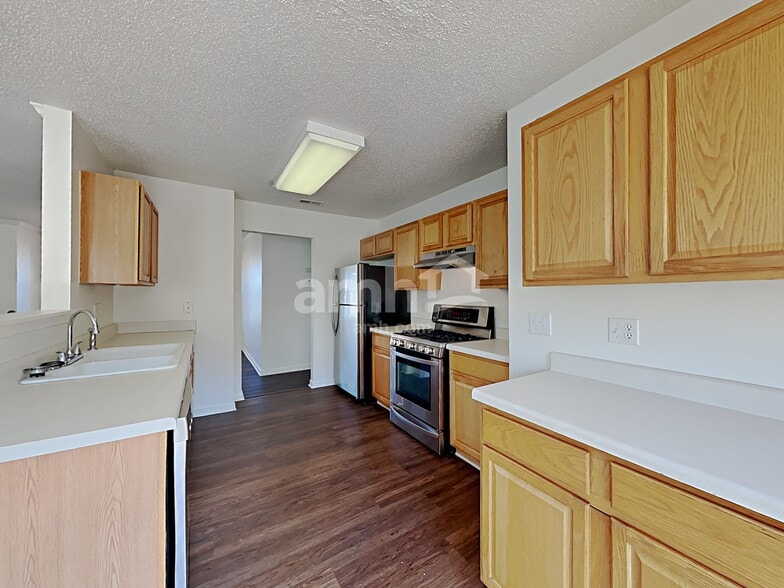 Building Photo - 4901 Alenja Ln