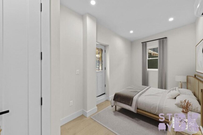 Building Photo - 3 bedroom in BROOKLYN NY 11221