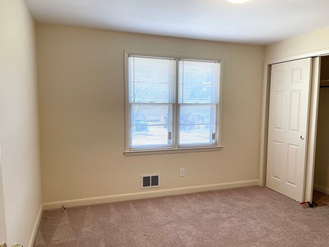 Building Photo - Charming 2-Bedroom Apartment – February Move-In Available!