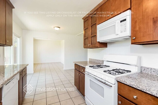 Building Photo - 6121 N Haven Dr