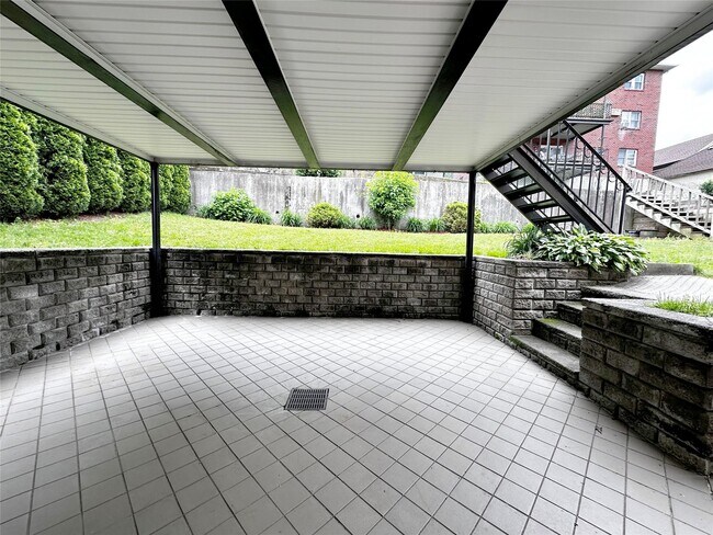 Building Photo - 148 Bennett Ave