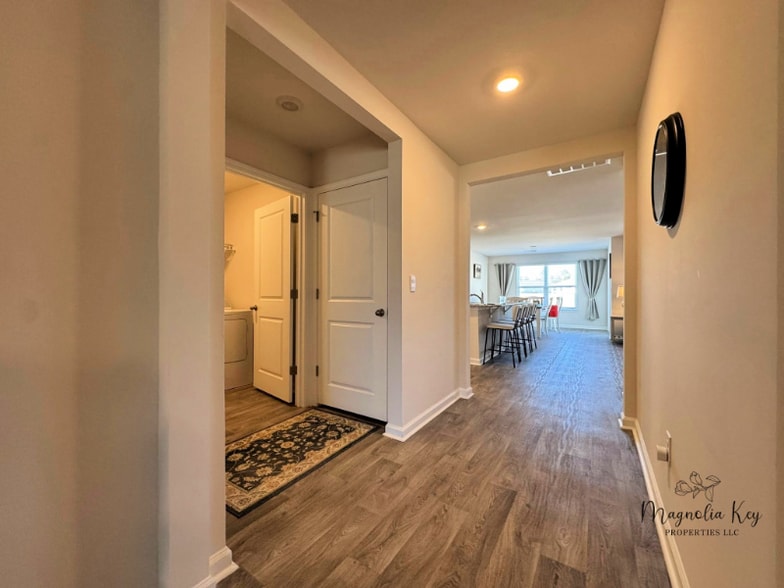 Building Photo - 514 Strawberry Fld Wy